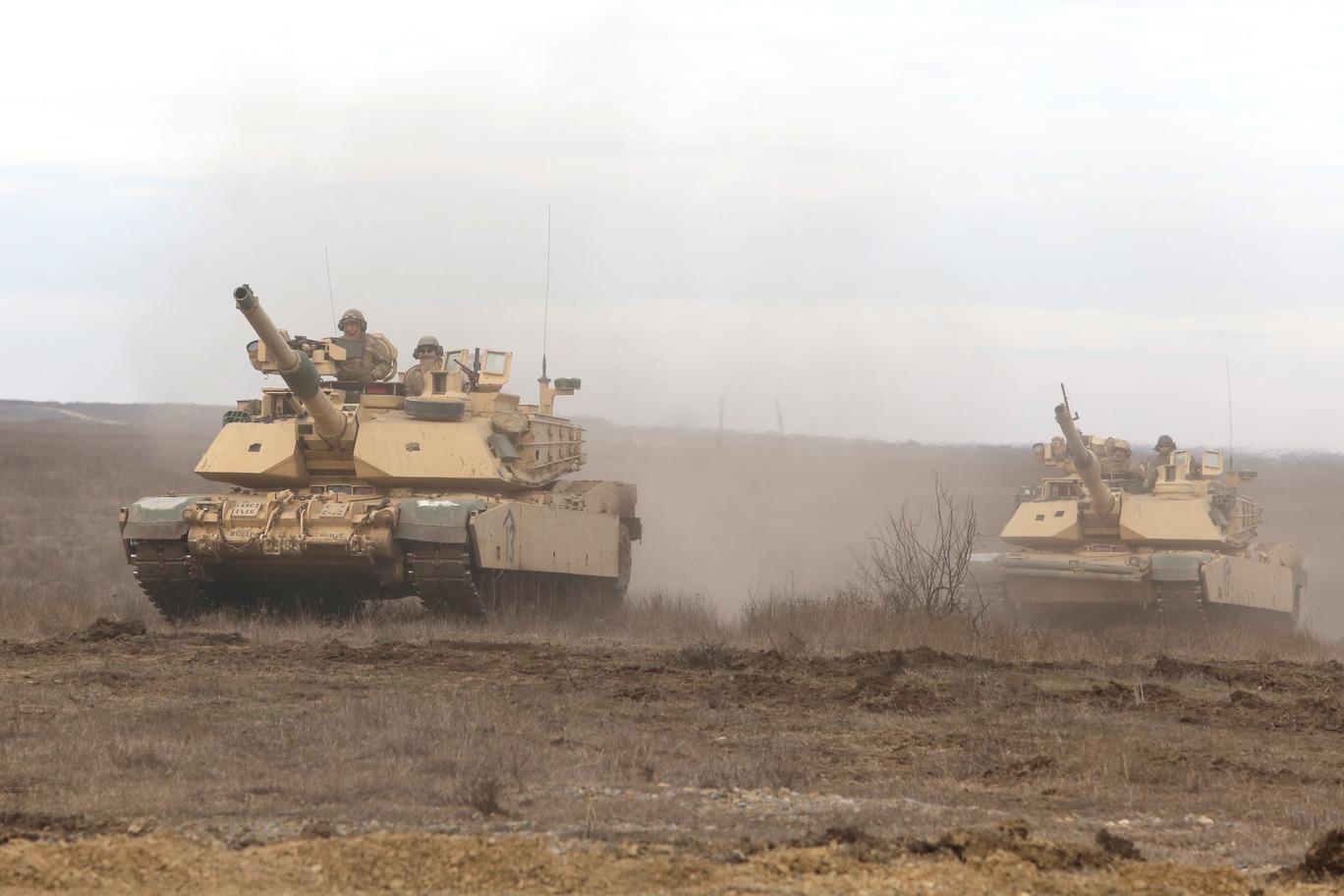 Tancuri americane Abrams, cele mai moderne din lume, au făcut antrenamente comune în poligonul Smârdan