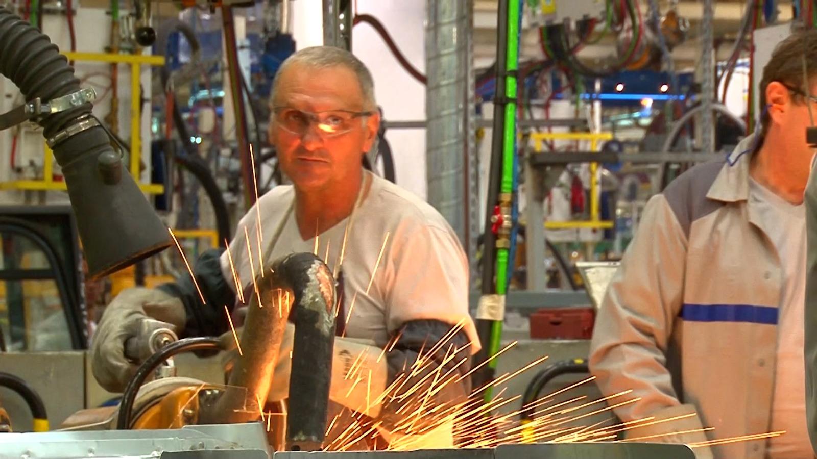 Compania din România care le oferă 40.000 de euro angajaţilor care îşi dau demisia