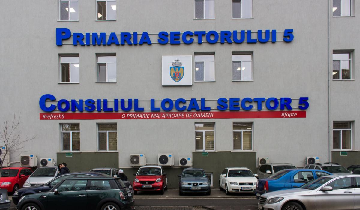 Mită strânsă de un poliţist local şi împărţită în toaleta instituţiei. Ancheta DNA la Primăria Sectorului 5