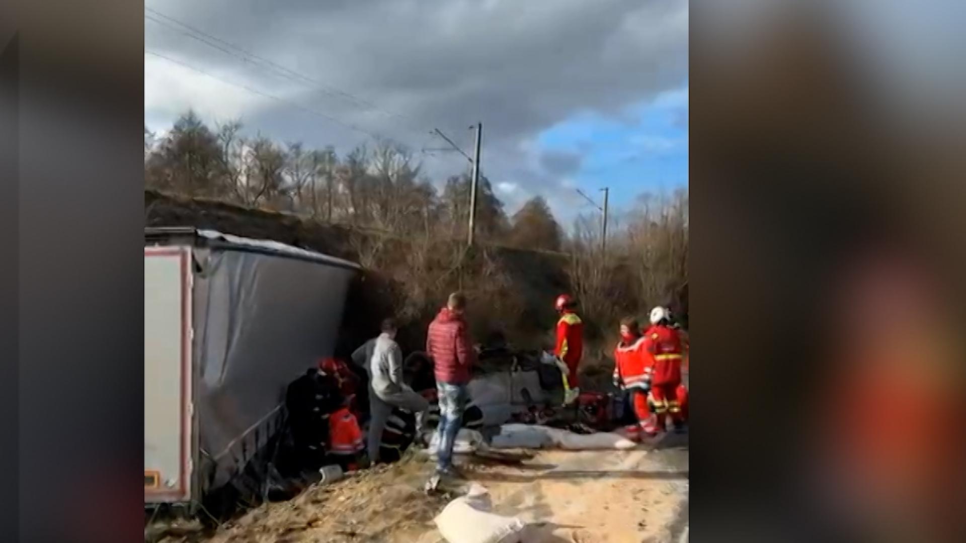 A evitat gropile şi a ucis o familie pe DN6. Acum 12 zile, şoseaua morţii îşi lua tribut 7 suporteri greci