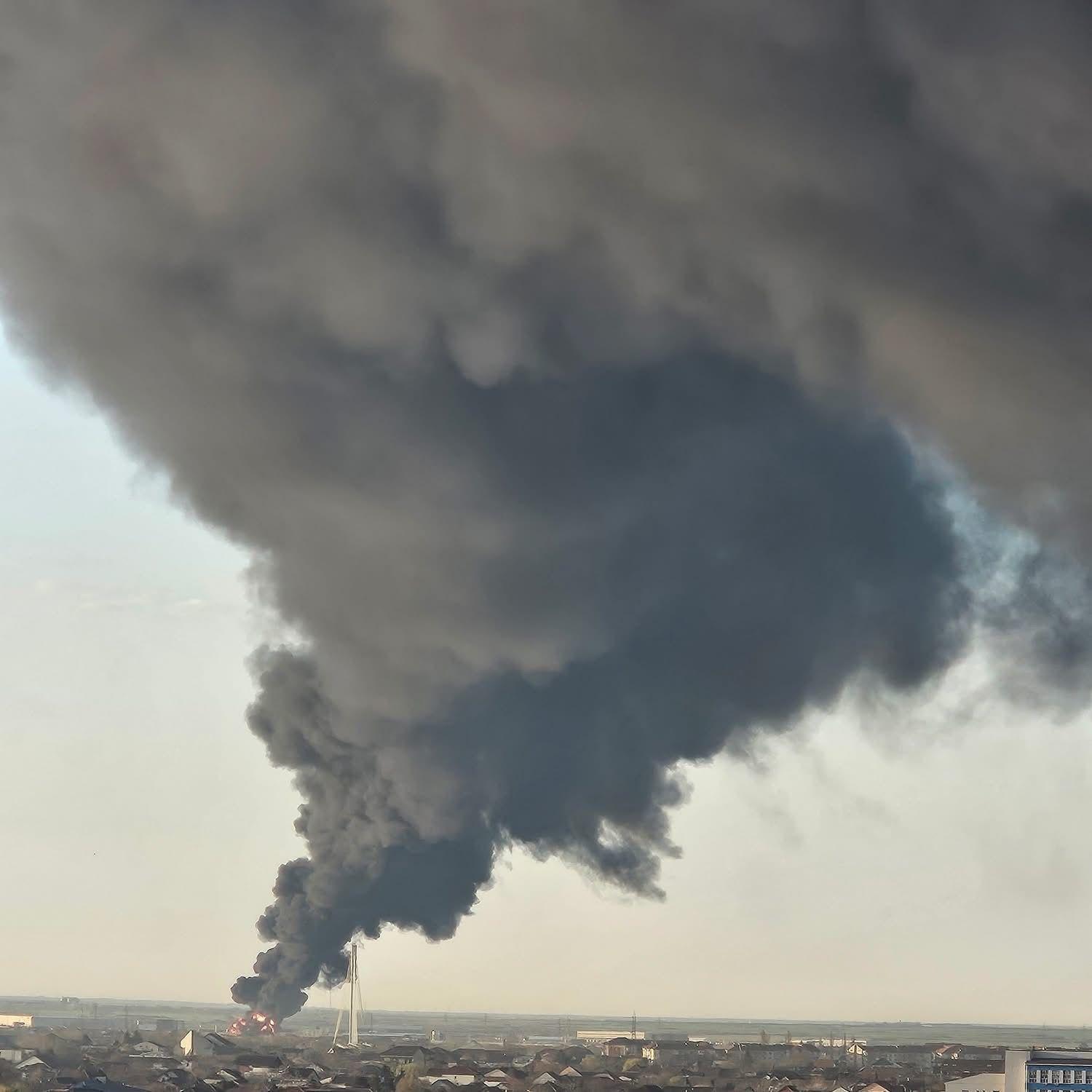 Incendiu violent la o fabrică de polistiren din Arad. A fost emis Ro-Alert