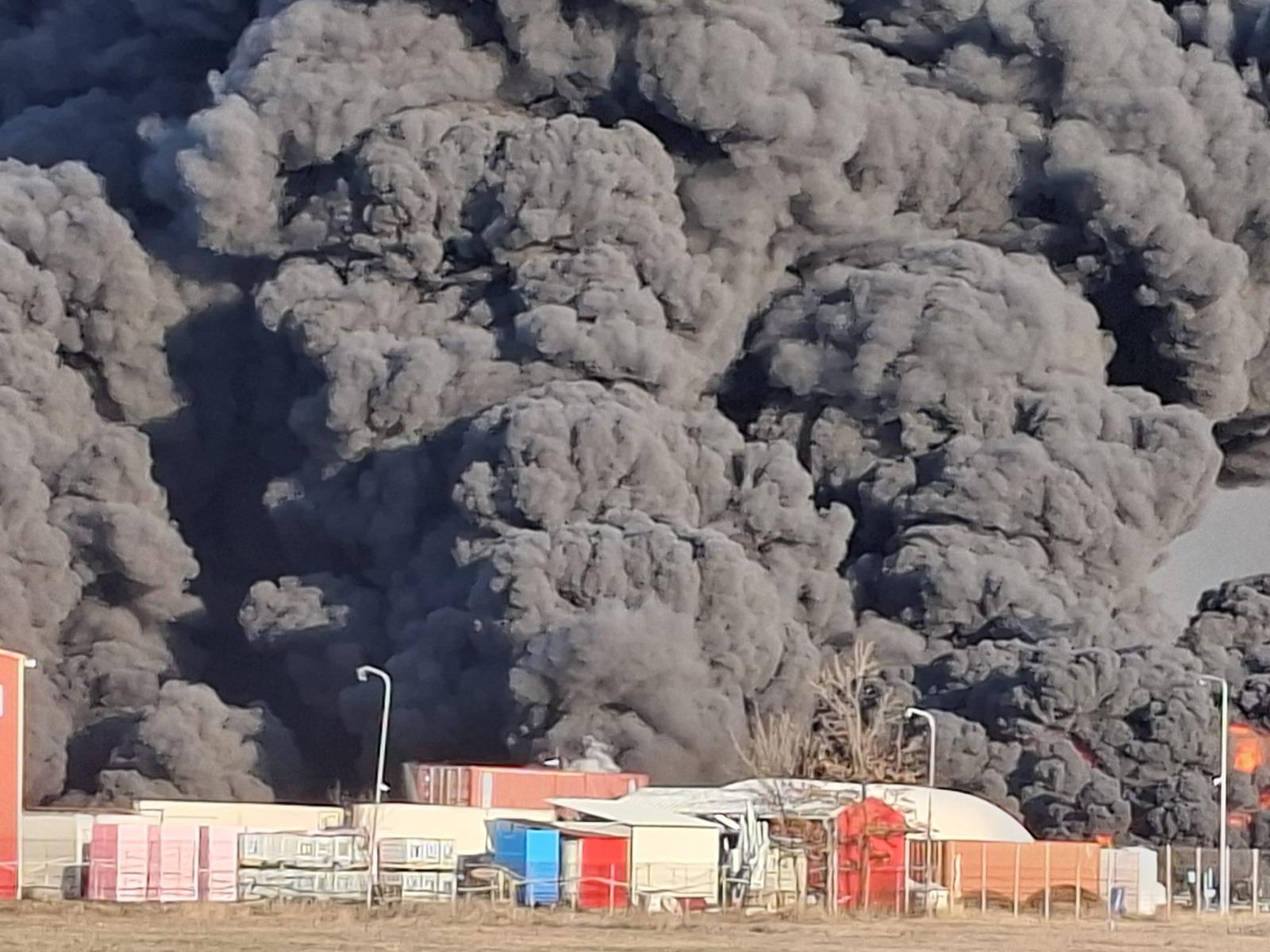 Incendiu violent la o fabrică de polistiren din Arad. A fost emis Ro-Alert