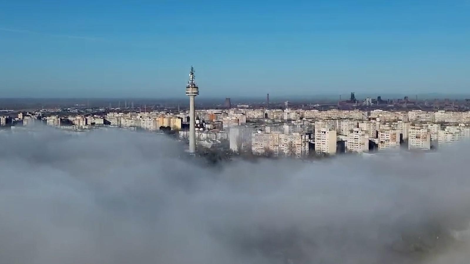 "Fierbe" Dunărea. Fenomen spectaculos și rar, la Galați