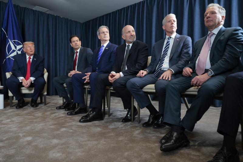 Marco Rubio a purtat pantofi prea mari, făcuți cadou de Donald Trump: "Toți se tem să nu îi poarte" Marco Rubio a purtat pantofi prea mari, făcuți cadou de Donald Trump: "Toți se tem să nu îi poarte"