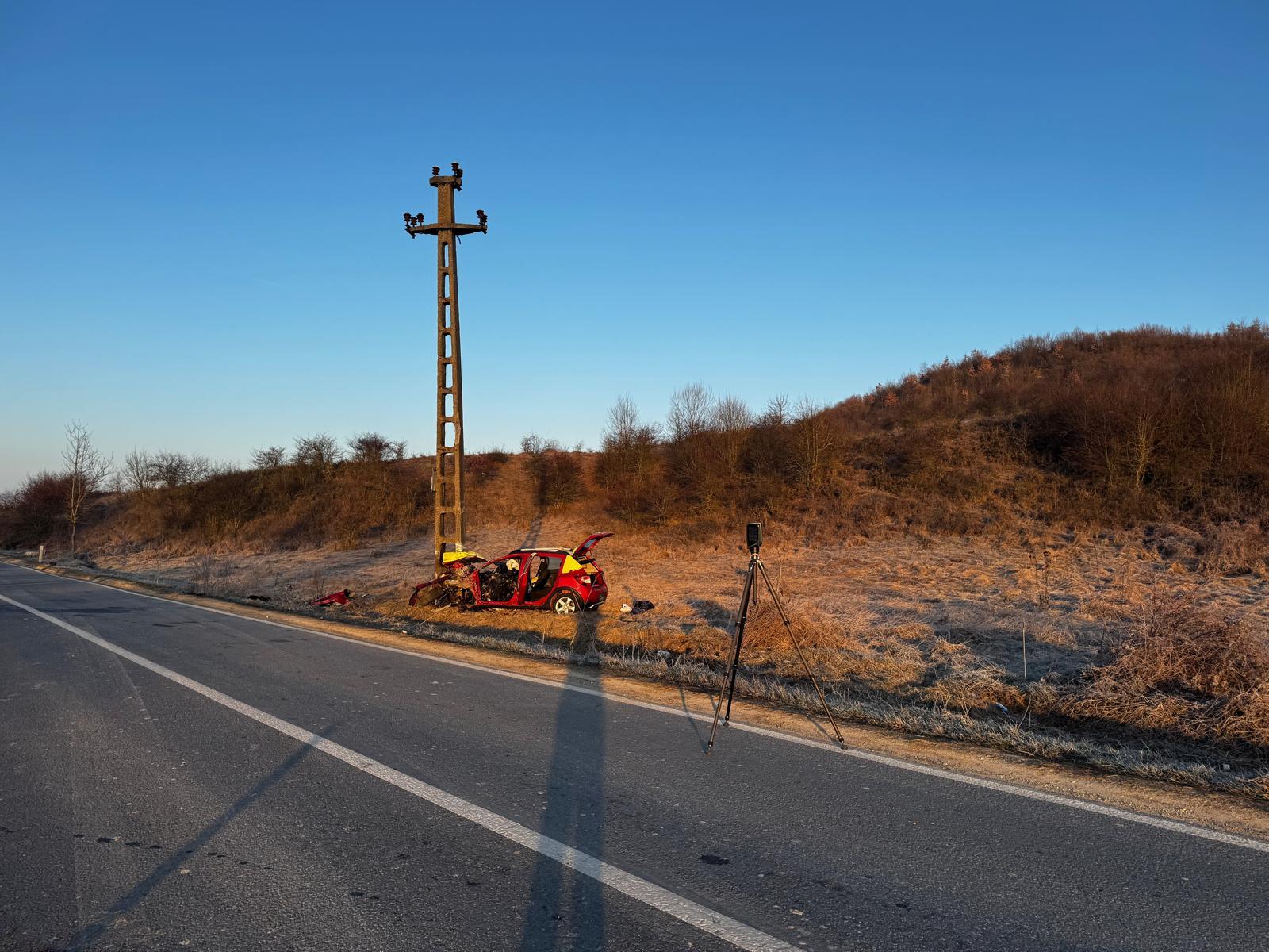 Nicolae a intrat intenţionat cu taxiul într-un stâlp electric, după ce a pierdut bani la păcănele