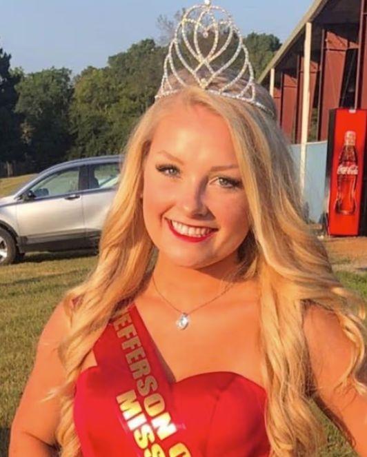 O fostă regină a frumuseții, acuzată de crimă după ce și-a pus copilașul într-o pungă cât încă era în viață