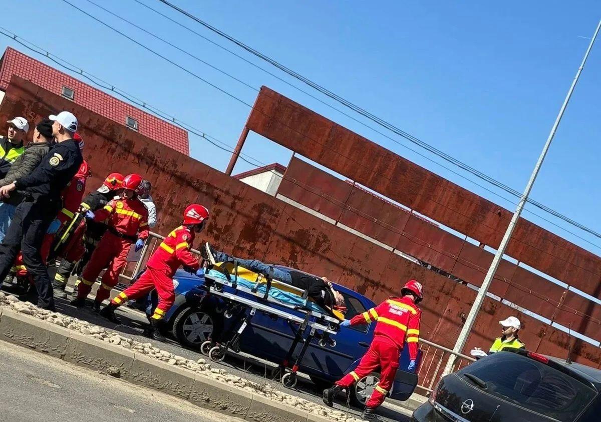 Grav accident la intrarea în București, cu 4 maşini implicate. O femeie de 52 de ani a murit