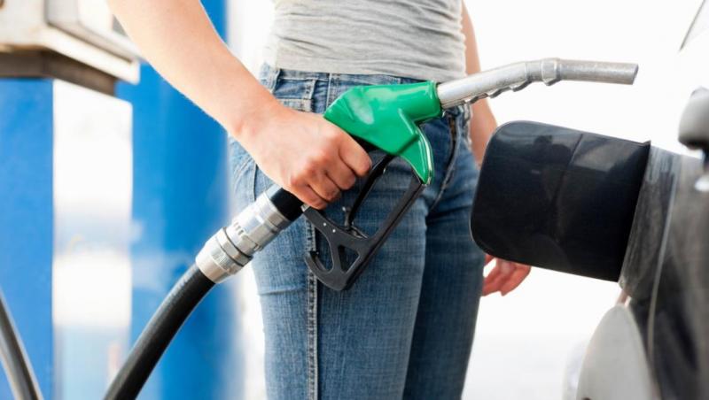 Cum vrea Guvernul să lupte cu preţurile de la pompă: declararea stării de criză şi redeschiderea Lukoil