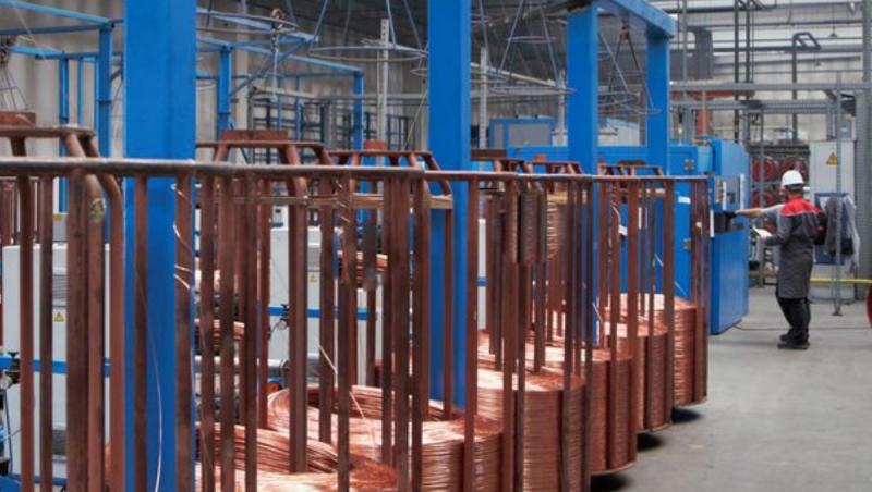 O fabrică din Mureş caută ingineri pe salarii nete de la 8.000 de lei. Cazarea, plătită de angajator