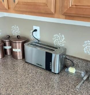 Un chiriaş a fost somat de proprietar să scoată toate aparatele din priză. Şi internetul pare să fie de acord