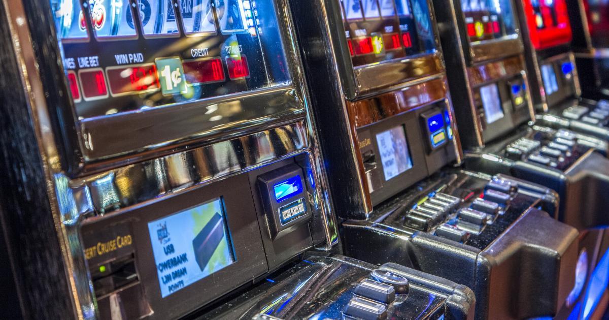 Primul oraş care interzice complet păcănelele şi pariurile. Brăila, Buzău sau Iaşi vor să-i urmeze exemplul