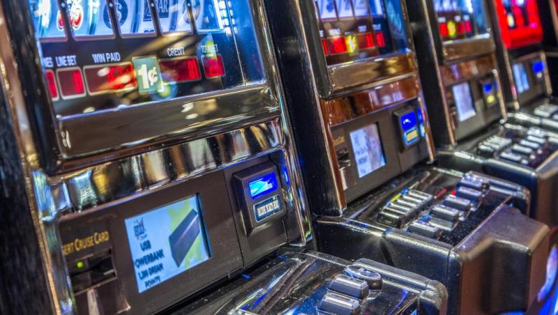 Primul oraş care interzice complet păcănelele şi pariurile. Brăila, Buzău sau Iaşi vor să-i urmeze exemplul