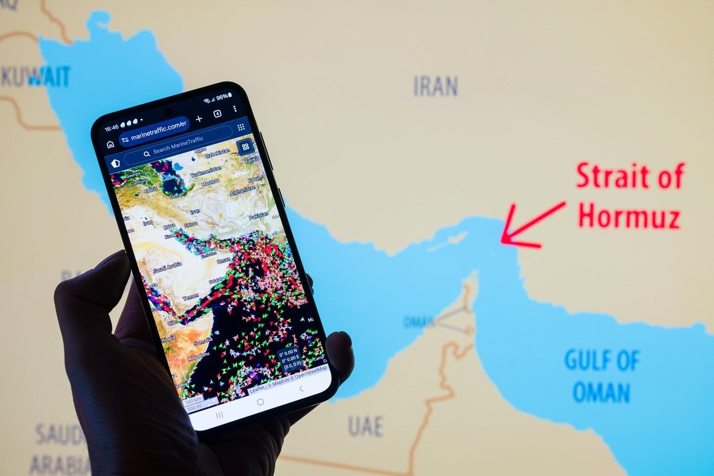 Război Iran. Trump ameninţă NATO dacă nu se implică în Ormuz. Preţul petrolului, din nou în creştere