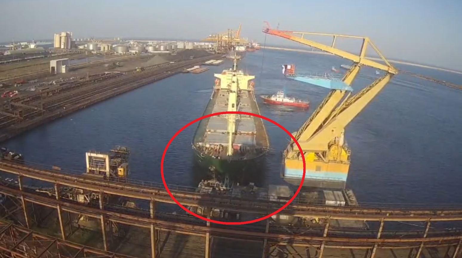 Momentul accidentului naval din Portul Constanţa. SMS Carrera a lovit o macara plutitoare