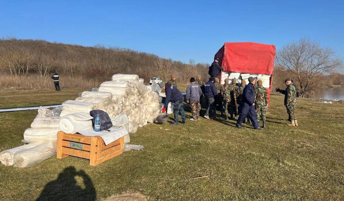 Maia Sandu susţine că Rusia e de vină pentru plouarea de pe râul Nistru. România continuă să trimită ajutoare