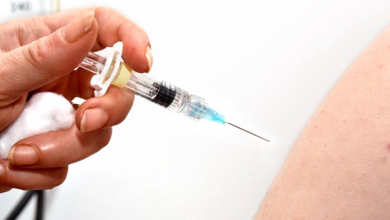 Primul caz de meningită confirmat în Franţa, după focarul din Marea Britanie care a provocat deja două decese