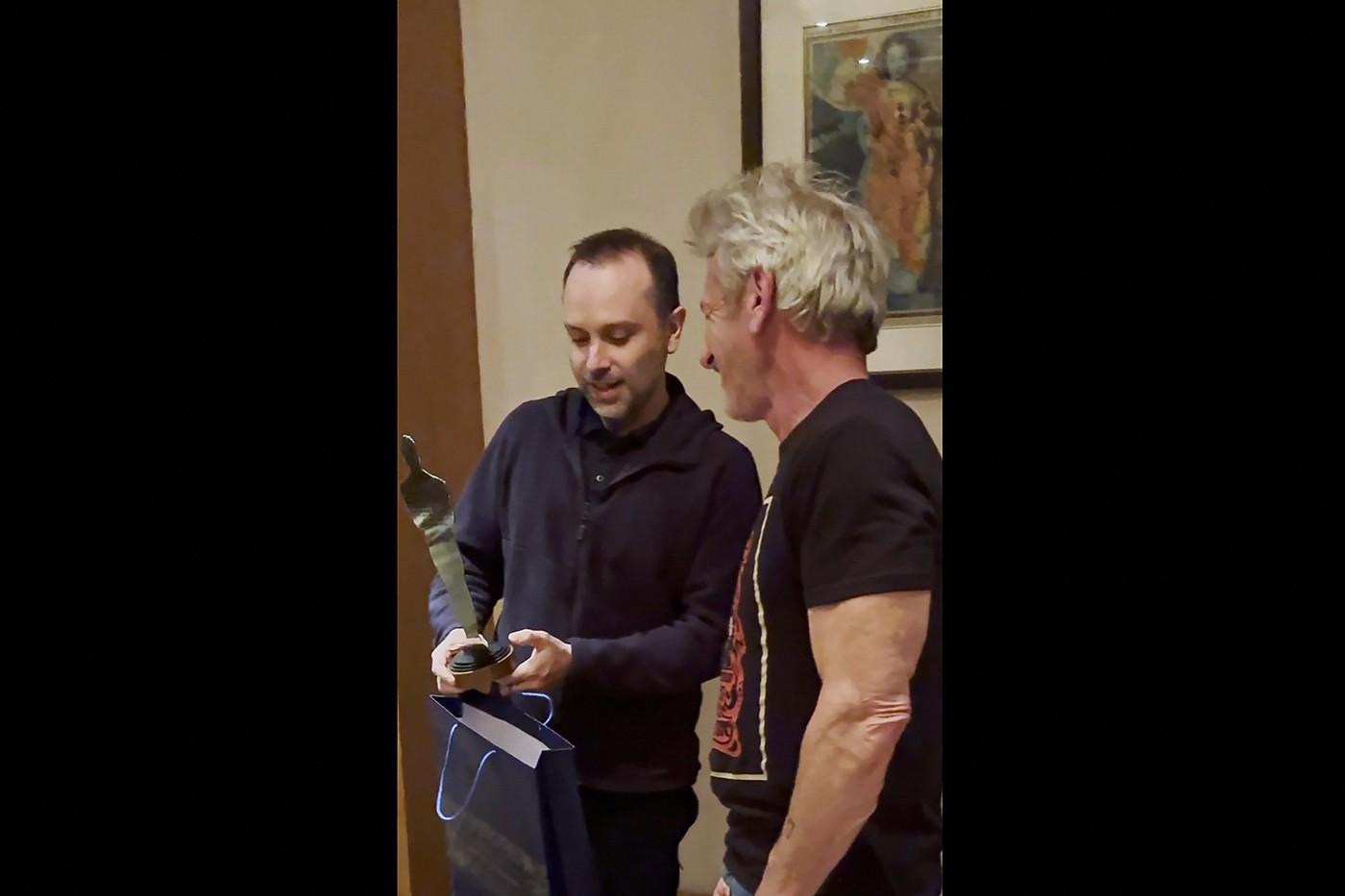 Sean Penn, în timpul vizitei în Ucraina