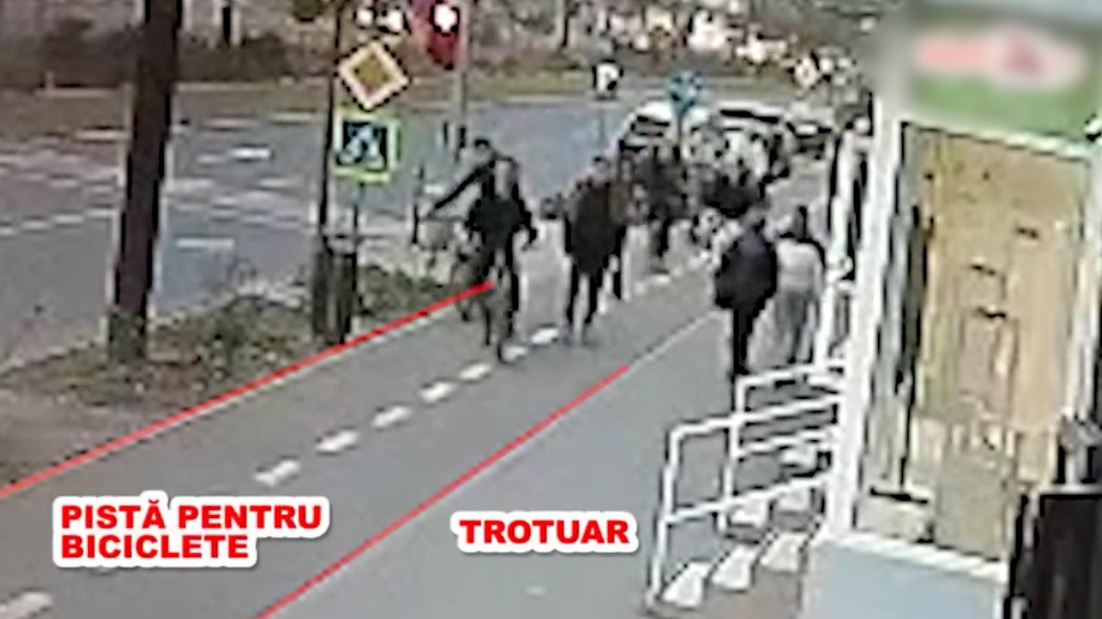 Momentul când o adolescentă dă peste un bărbat care mergea pe pista de biciclete. Ulterior, tânăra e pălmuită