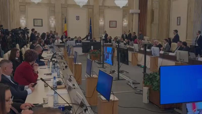 Replici acide între PSD şi USR după scandalul din Parlament: "Roberta Anastase s-a întors!"