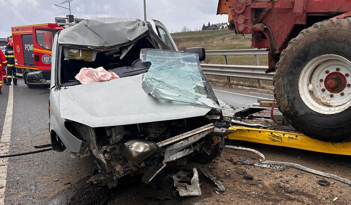 4 persoane rănite după un accident între 3 mașini și un camion pe centura Sucevei