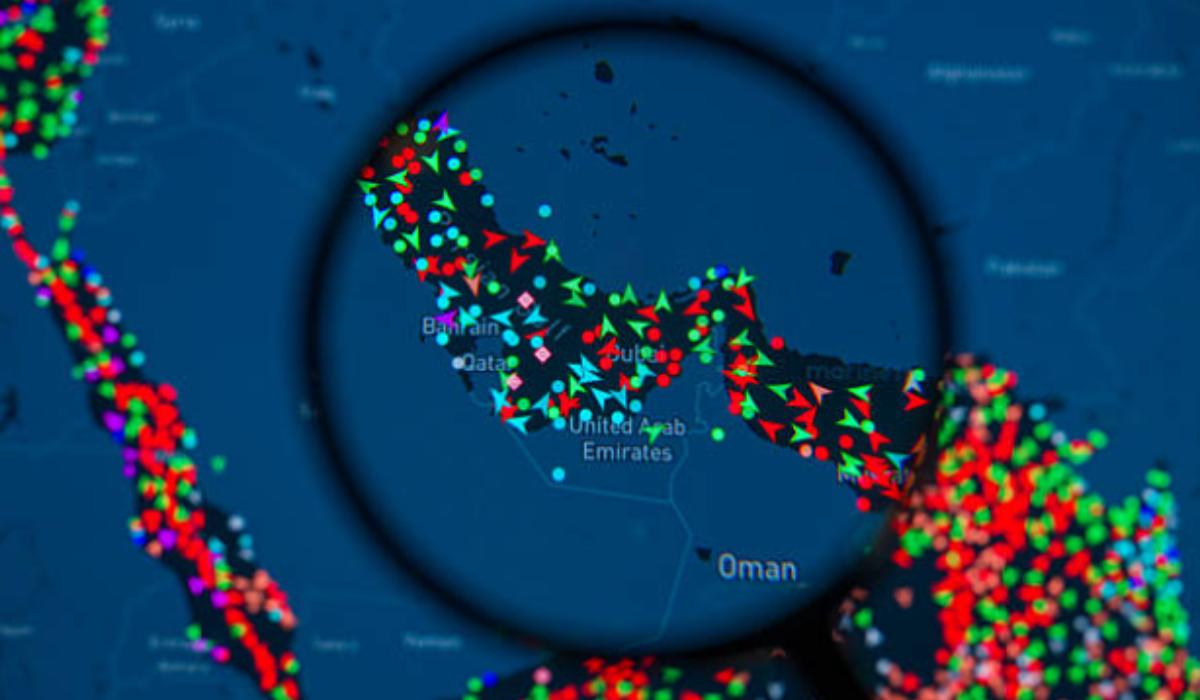 O hartă MarineTraffic care arată mișcările navelor în Strâmtoarea Ormuz