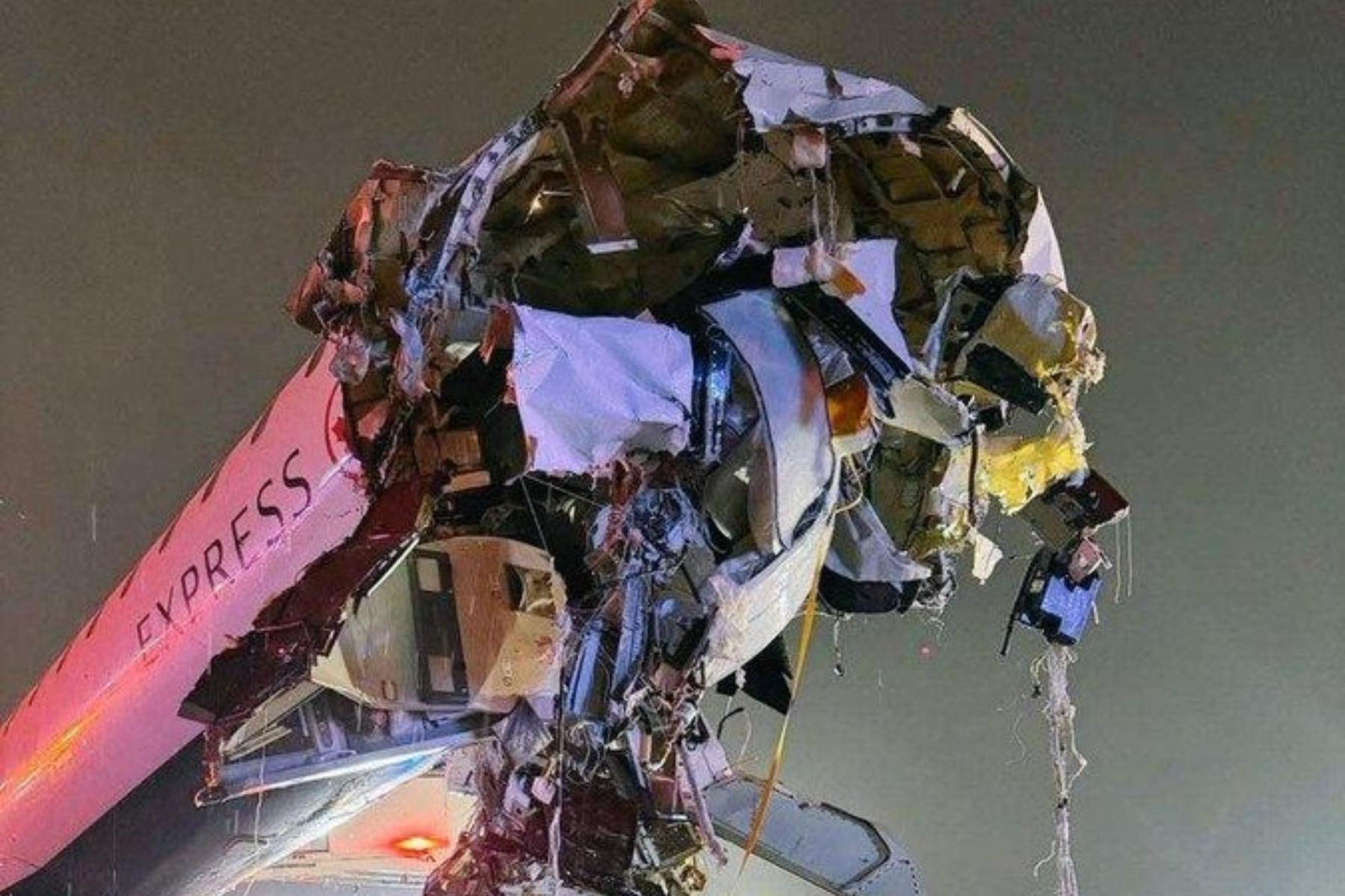 "Oprește, Truck 1!". Momentul dramatic în care controlorul încearcă să evite coliziunea dintre avion şi camion