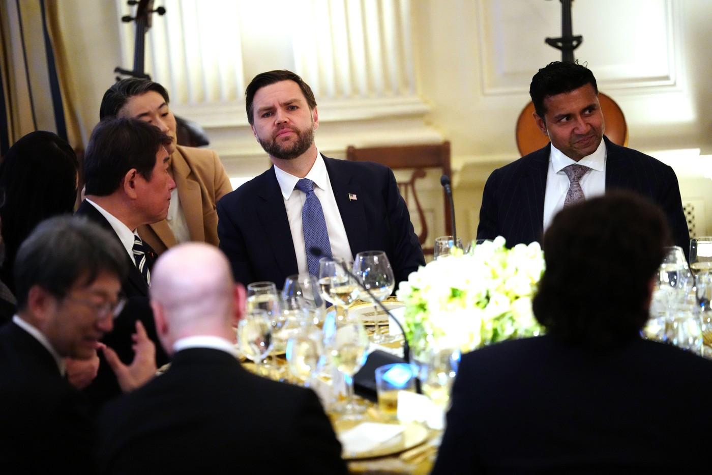 Pakistan vrea să organizeze negocieri de pace. Iran îl doreşte pe JD Vance ca negociator din partea SUA