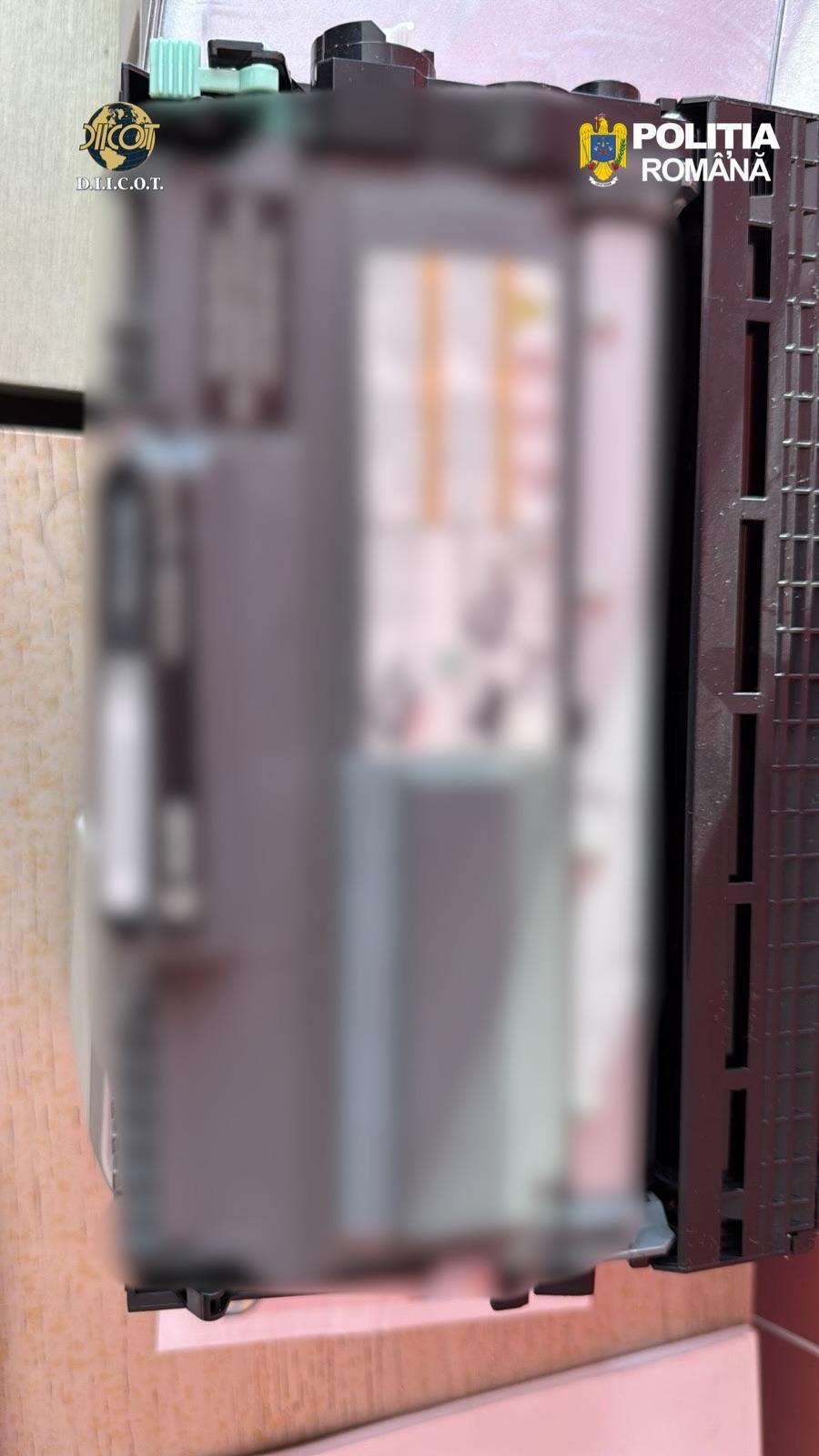 Fabrică de bani falşi, descoperită într-un sat din Suceava. Suspecţii prinşi cu 1.2 milioane de euro la ei