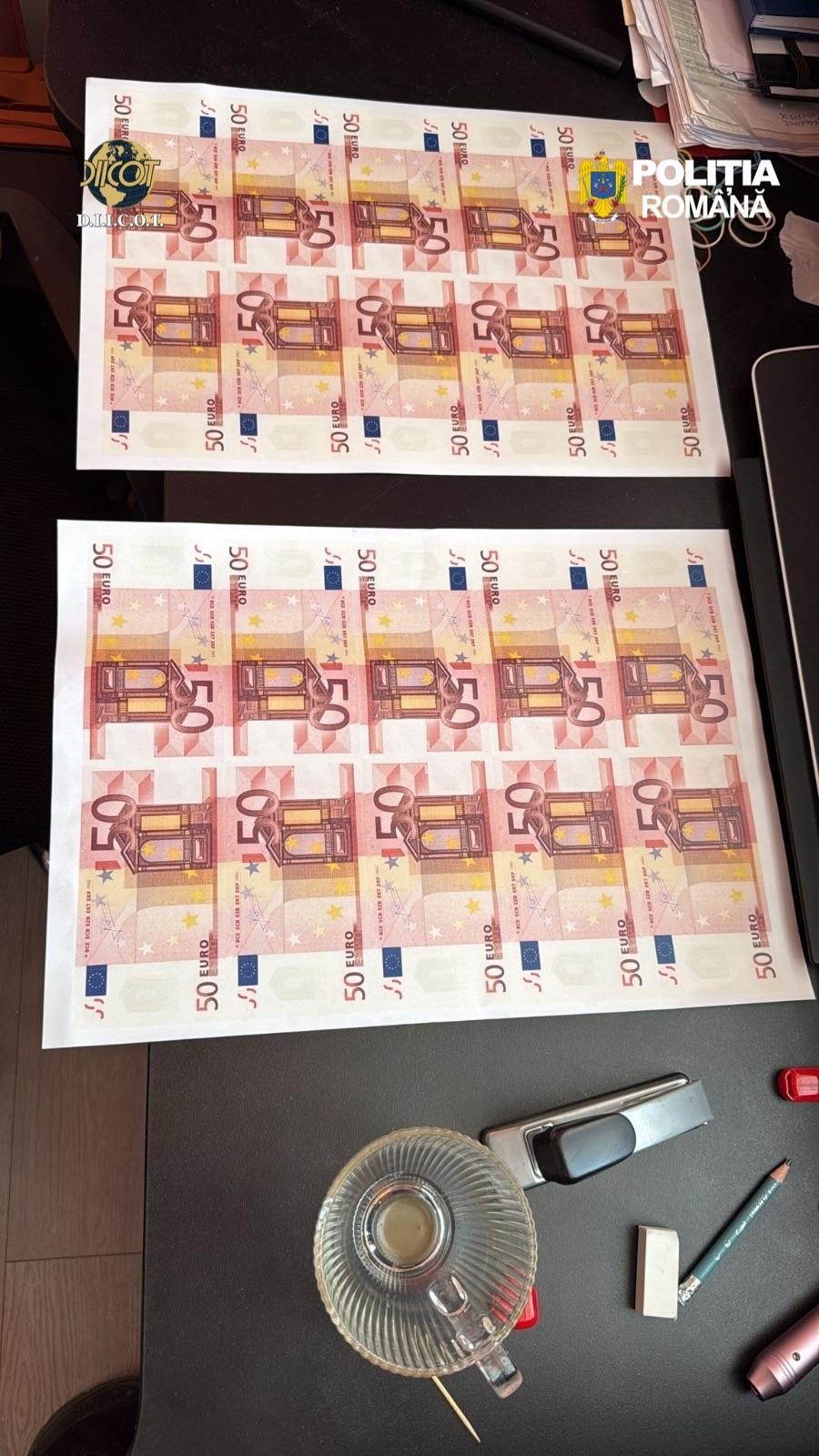 Fabrică de bani falşi, descoperită într-un sat din Suceava. Suspecţii prinşi cu 1.2 milioane de euro la ei