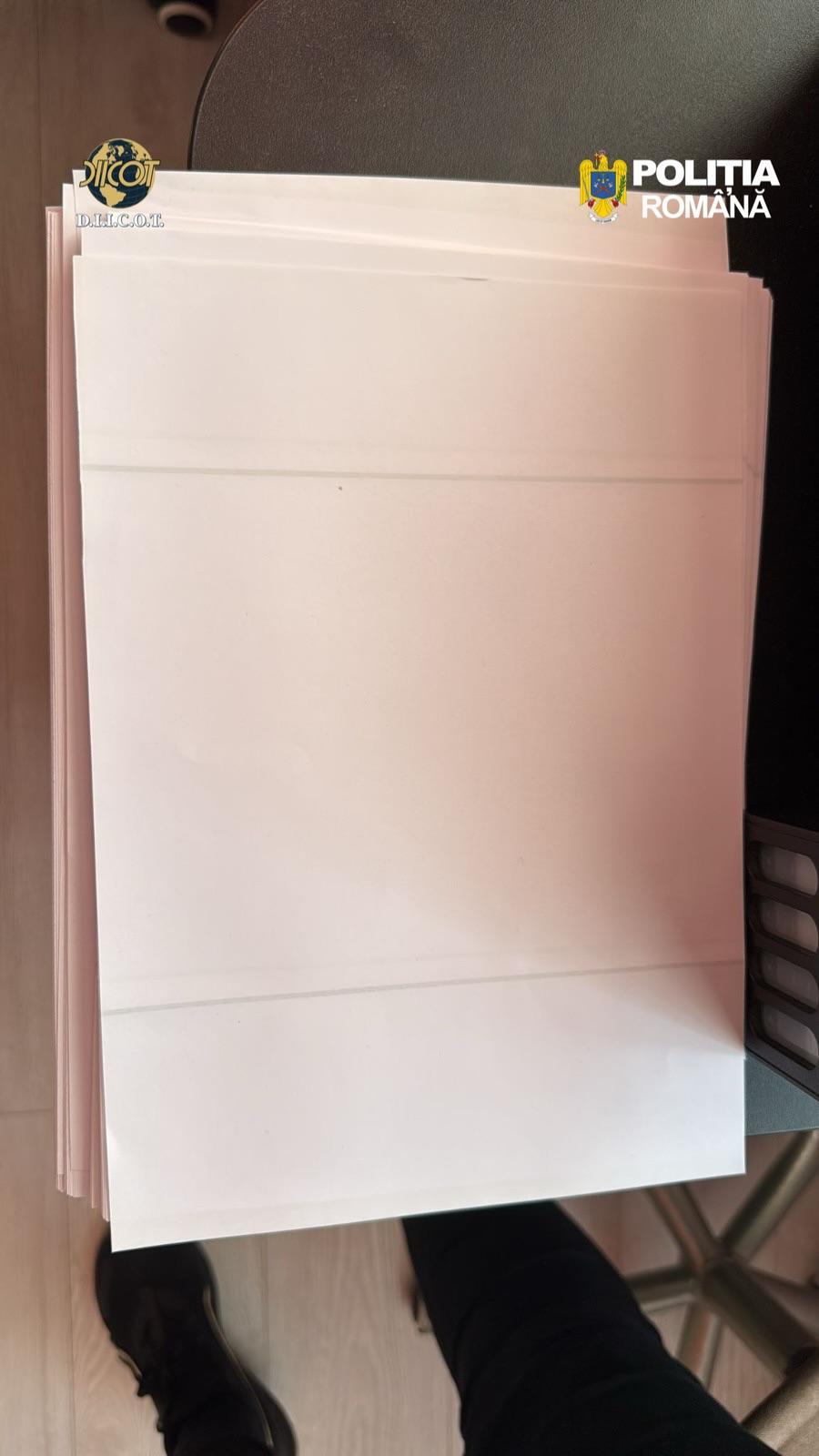 Fabrică de bani falşi, descoperită într-un sat din Suceava. Suspecţii prinşi cu 1.2 milioane de euro la ei