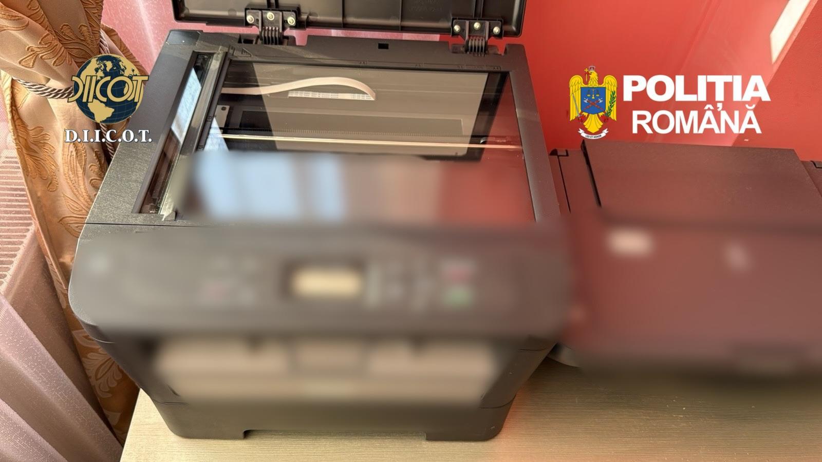 Fabrică de bani falşi, descoperită într-un sat din Suceava. Suspecţii prinşi cu 1.2 milioane de euro la ei