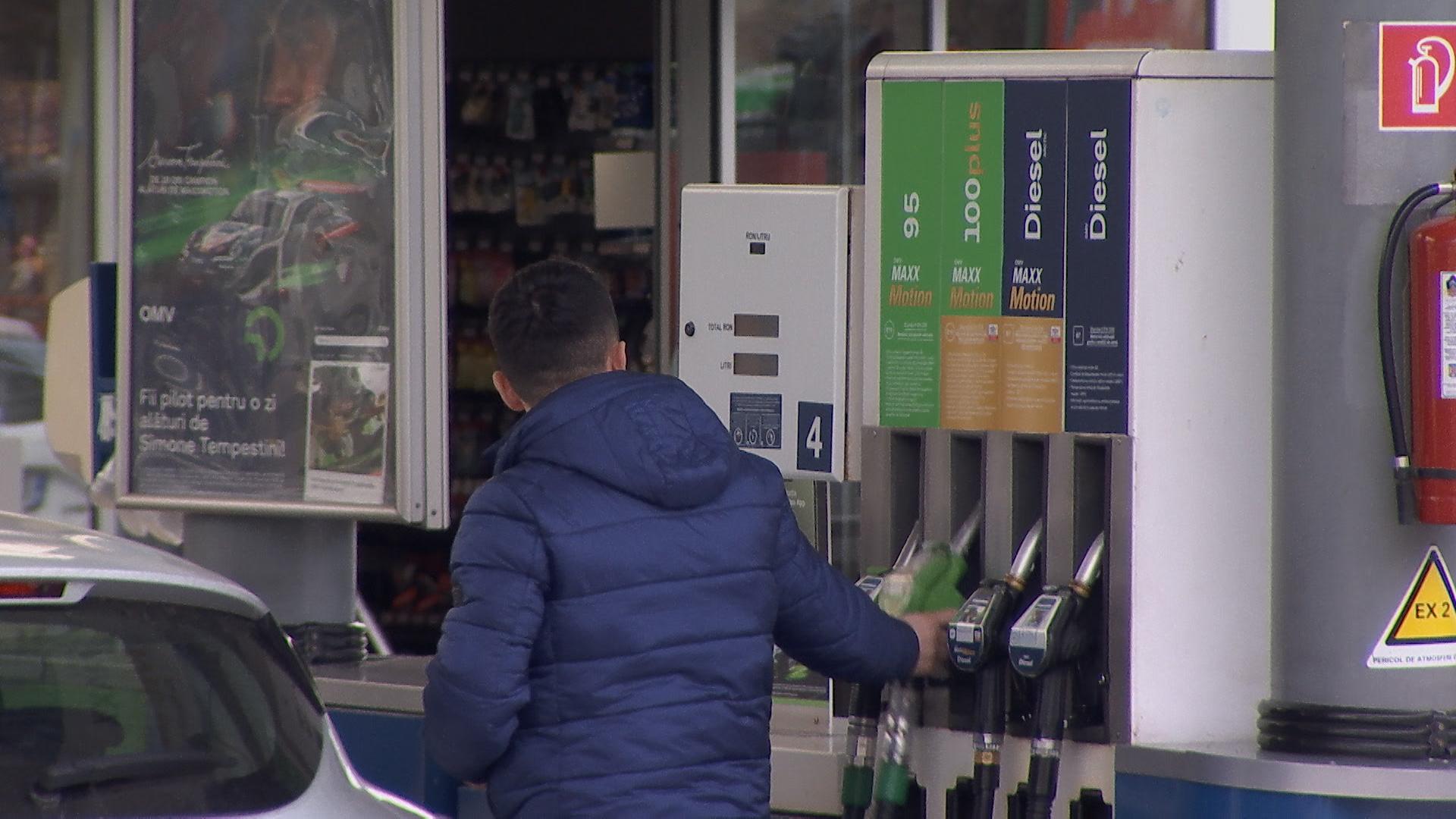 O ţară vecină cu România are 7,34 lei litrul de benzină. Ajutor pentru familii, de 20 de euro pe lună