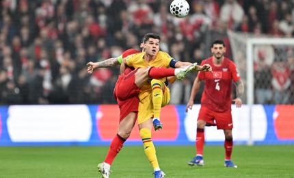 Turcia - România 1-0. Kadioglu deschide scorul, România replică prin şutul lui Hagi în plasa laterală