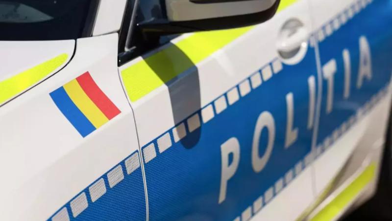 Momentul în care doi elevi se iau la bătaie în curtea unei şcoli din Alba Iulia, sub privirile colegilor