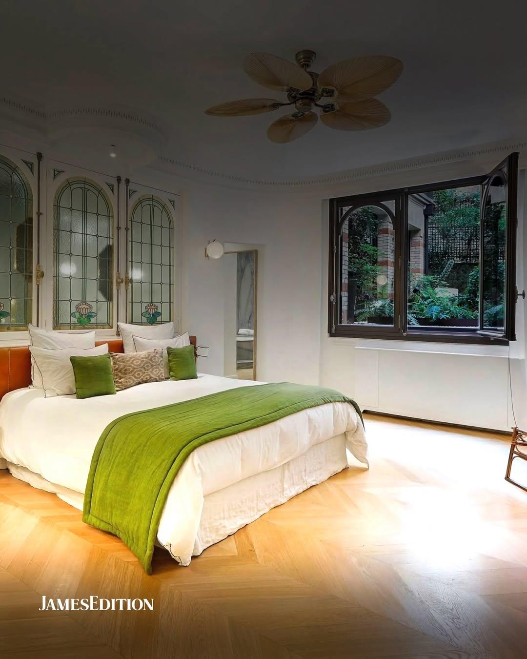 Cum arată apartamentul din Paris al lui Brigitte Bardot. Este scos la vânzare pentru 7.900.000 euro