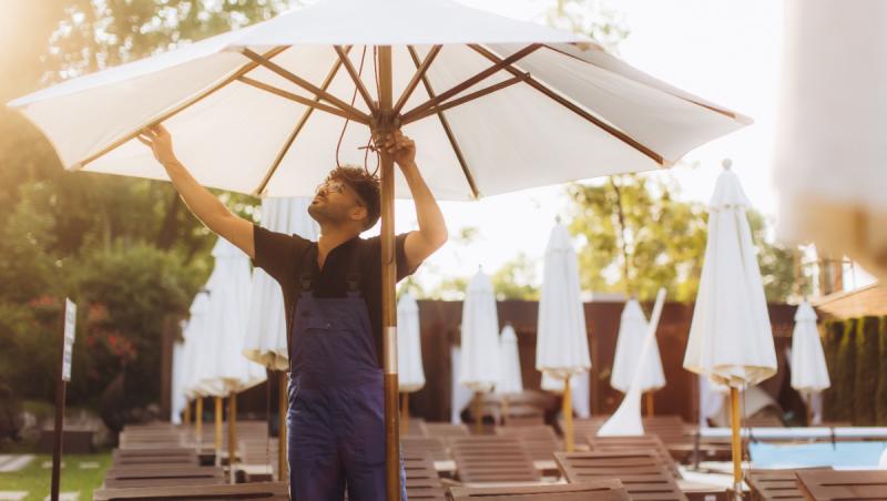 Două destinaţii iubite de români au nevoie de 95.000 de muncitori. Salariile ajung la 3.000 de euro