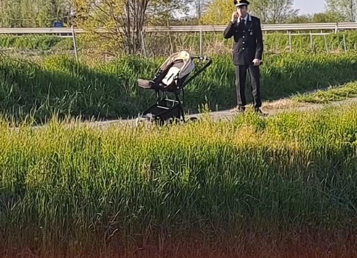 O mamă şi copilul său, găsiţi morţi într-un lac din Italia. Un om a zărit căruciorul și pantofiorii pe mal