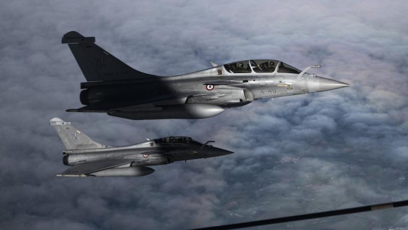 SURSE: Rom&acirc;nia analizează să fie şi sub umbrela nucleară a Franţei, după cea a NATO