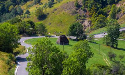 Comuna în care se mută tot mai multe familii tinere, de la sute de km distanţă. Preţul terenurilor a explodat