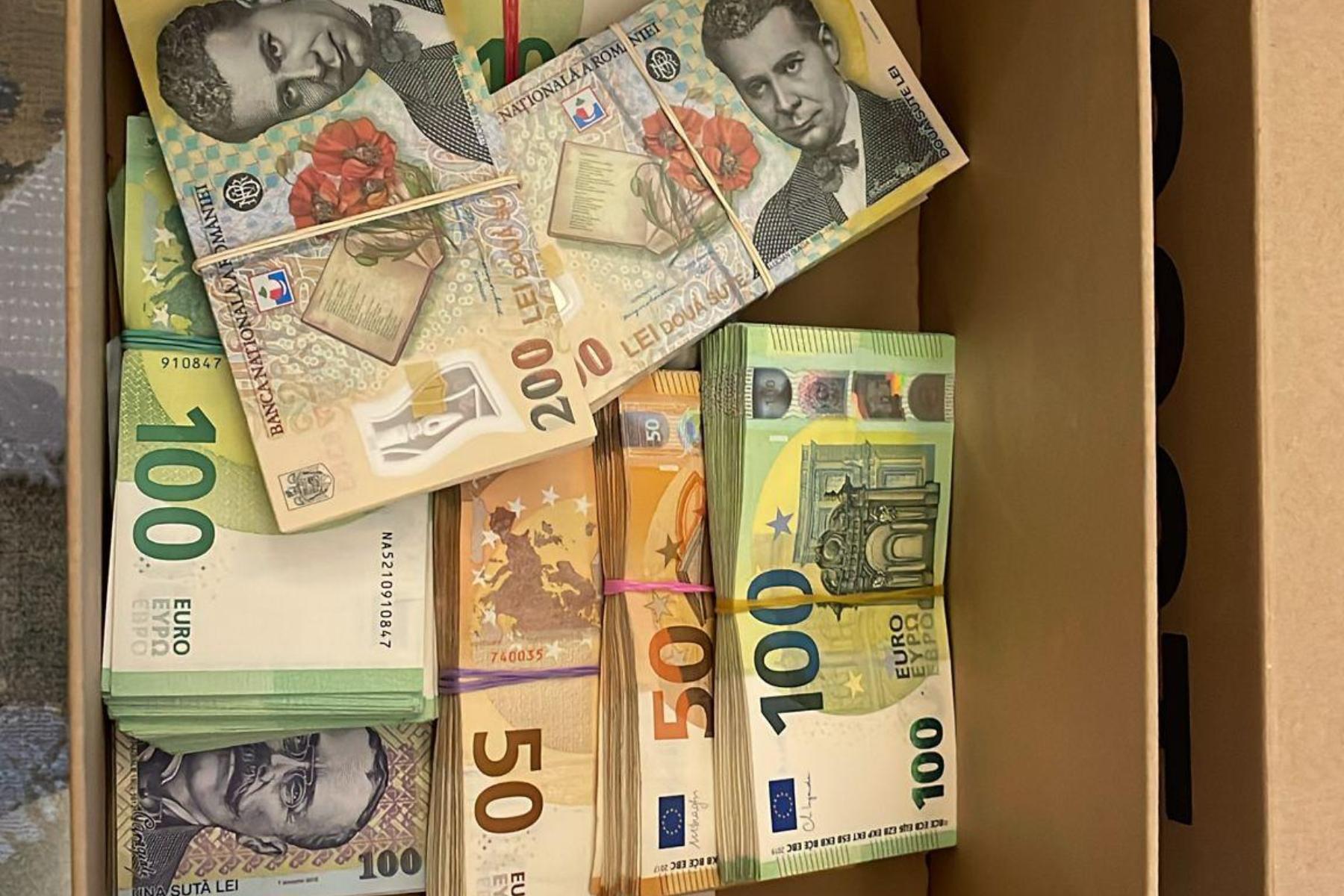 SURSE Şeful ARR, Cristian Anton, ţinea 350.000 de euro la saltea. Percheziţii DNA la locuinţele acestuia