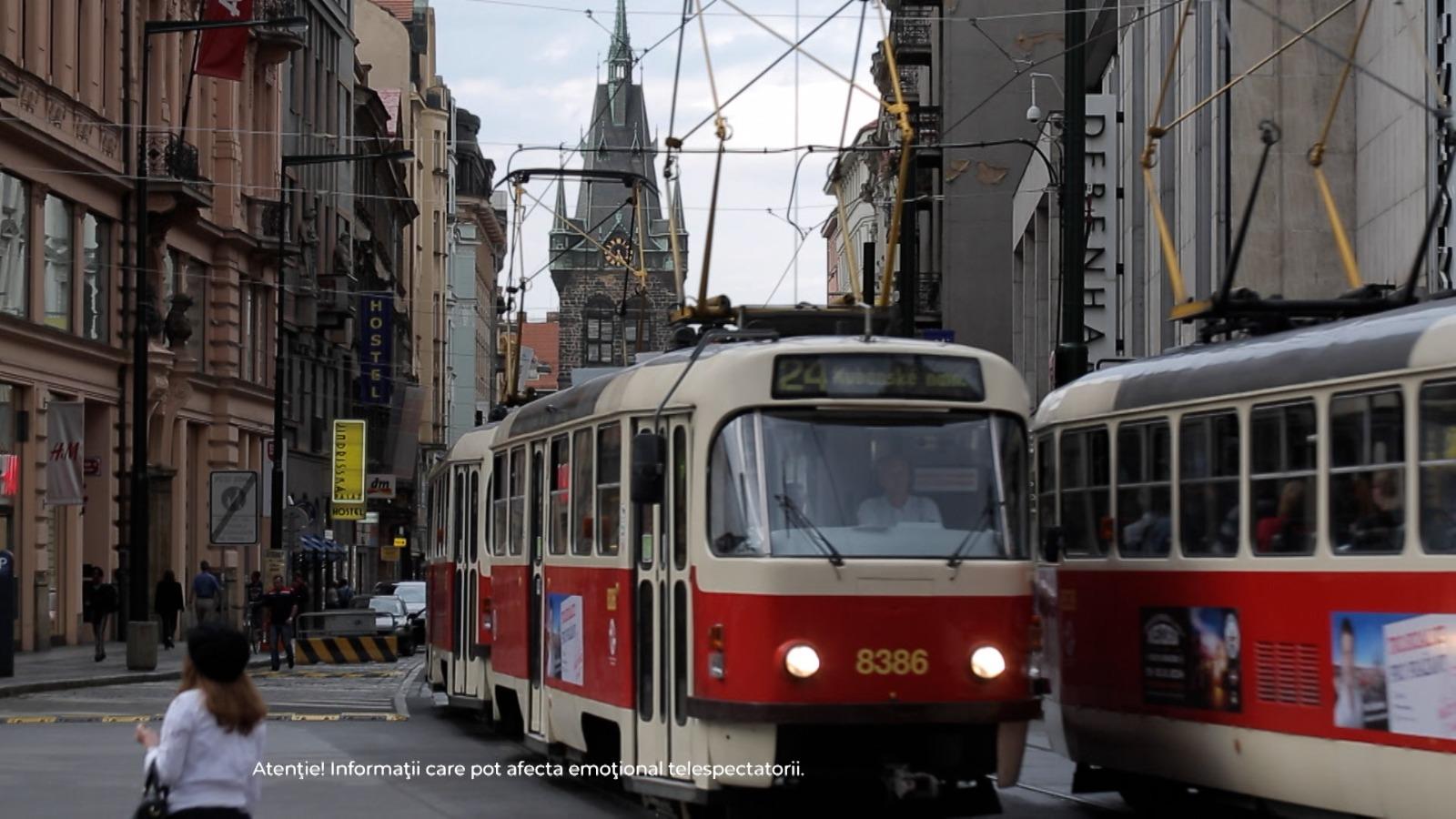 ANIMAŢIE. Elevi români, loviţi de tramvai în Praga, în timp ce îşi făceau poză pe şine