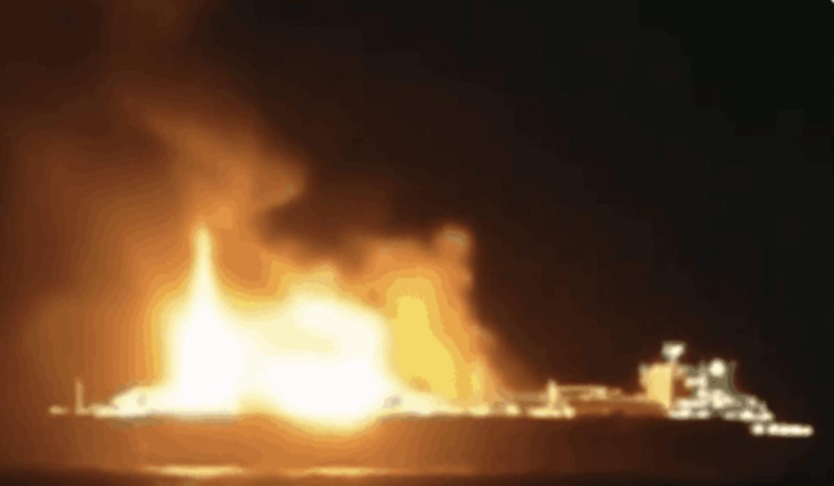 Un petrolier rusesc a luat foc în Mediterană. Există suspiciuni că fi fost lovit de o dronă ucraineană