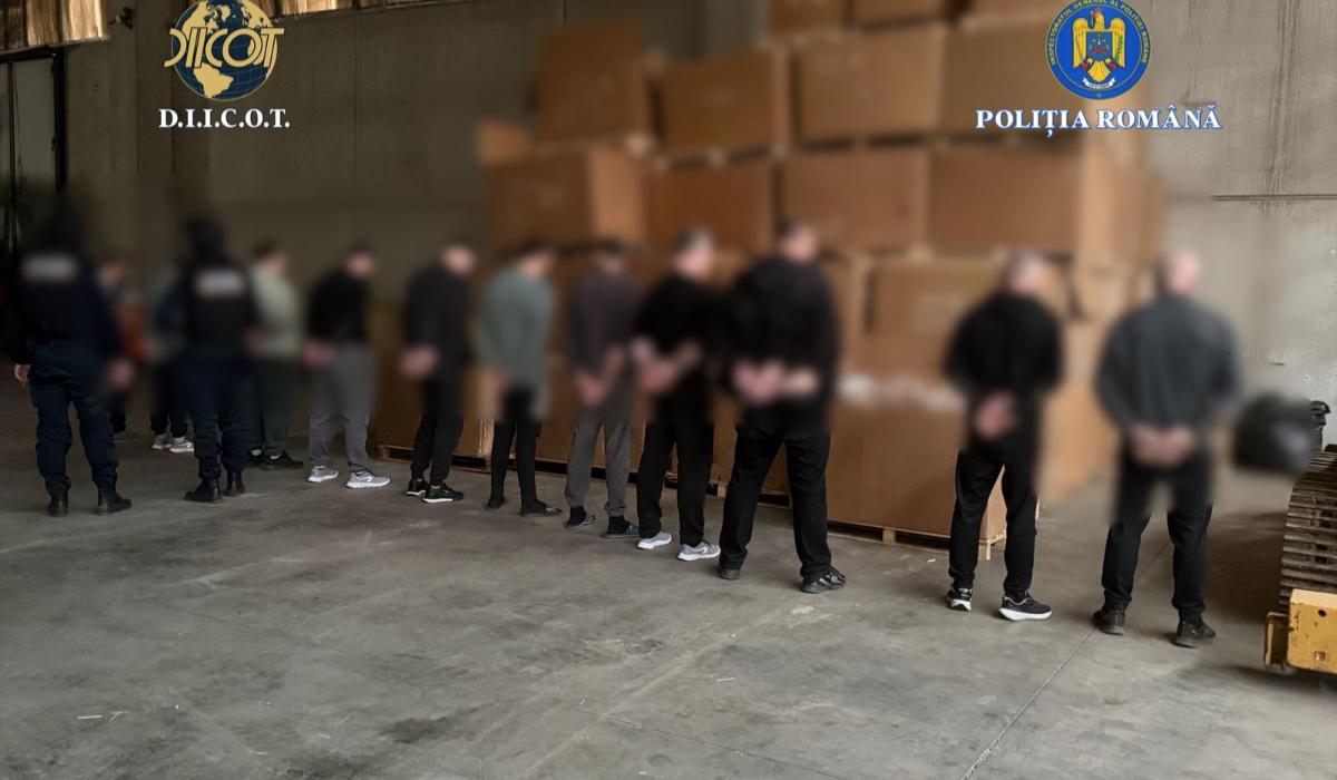 Fabrică ilegala de tigari lângă Timişoara. Poliţiştii au confiscat tone de tutun şi sute de cartuşe