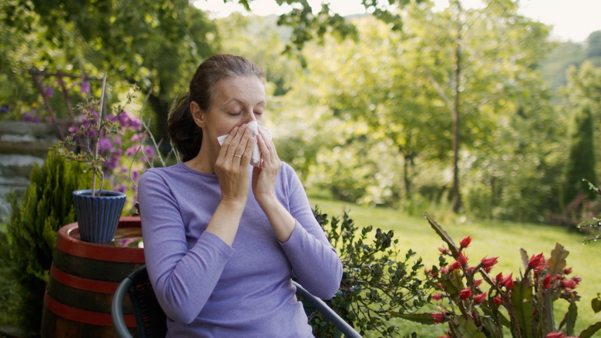 Sezonul alergiilor a început mai devreme. Ce recomandă medicii persoanelor sensibile la polen