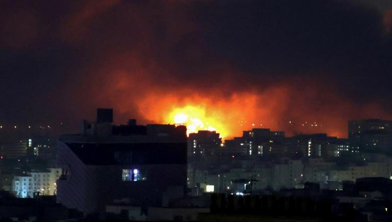 Război &icirc;n Iran, ziua 8. Aeroportul Mehrabad din Teheran, &icirc;n flăcări &icirc;n urma atacurilor aeriene