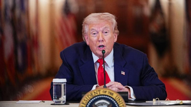 Război &icirc;n Iran, ziua 8. Trump anunţă că Iranul va fi lovit "puternic". Aeroportul din Dubai, atacat cu drone