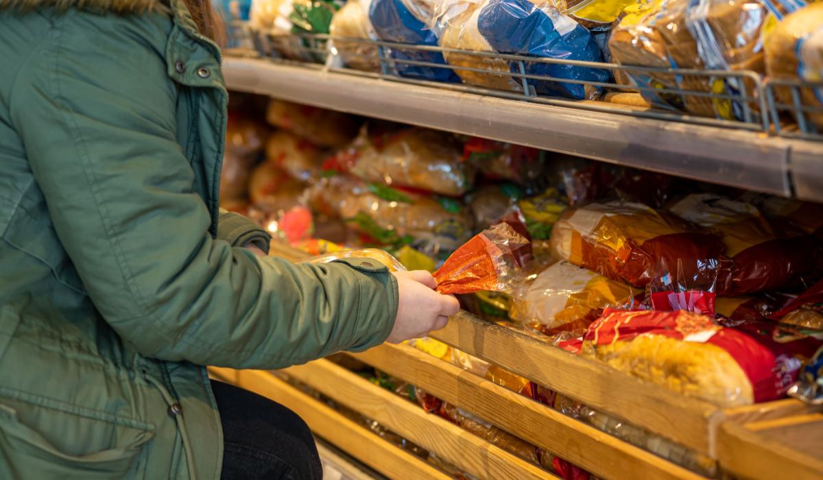 Loturi de pâine Vel Pitar, retrase de pe piață după descoperirea unui fragment de plastic