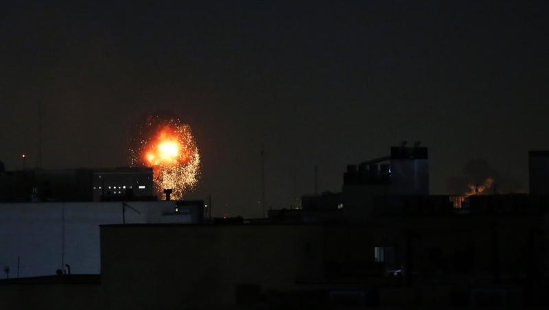 Război &icirc;n Iran, ziua 10. Noi atacuri asupra statelor din Golf. Prețul petrolului a depășit 100 de dolari/baril