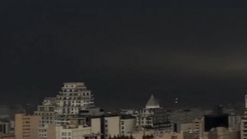 "Ploaia neagră", fenomenul care a pus stăpânire pe Teheran, după atacurile asupra unor instalații de petrol