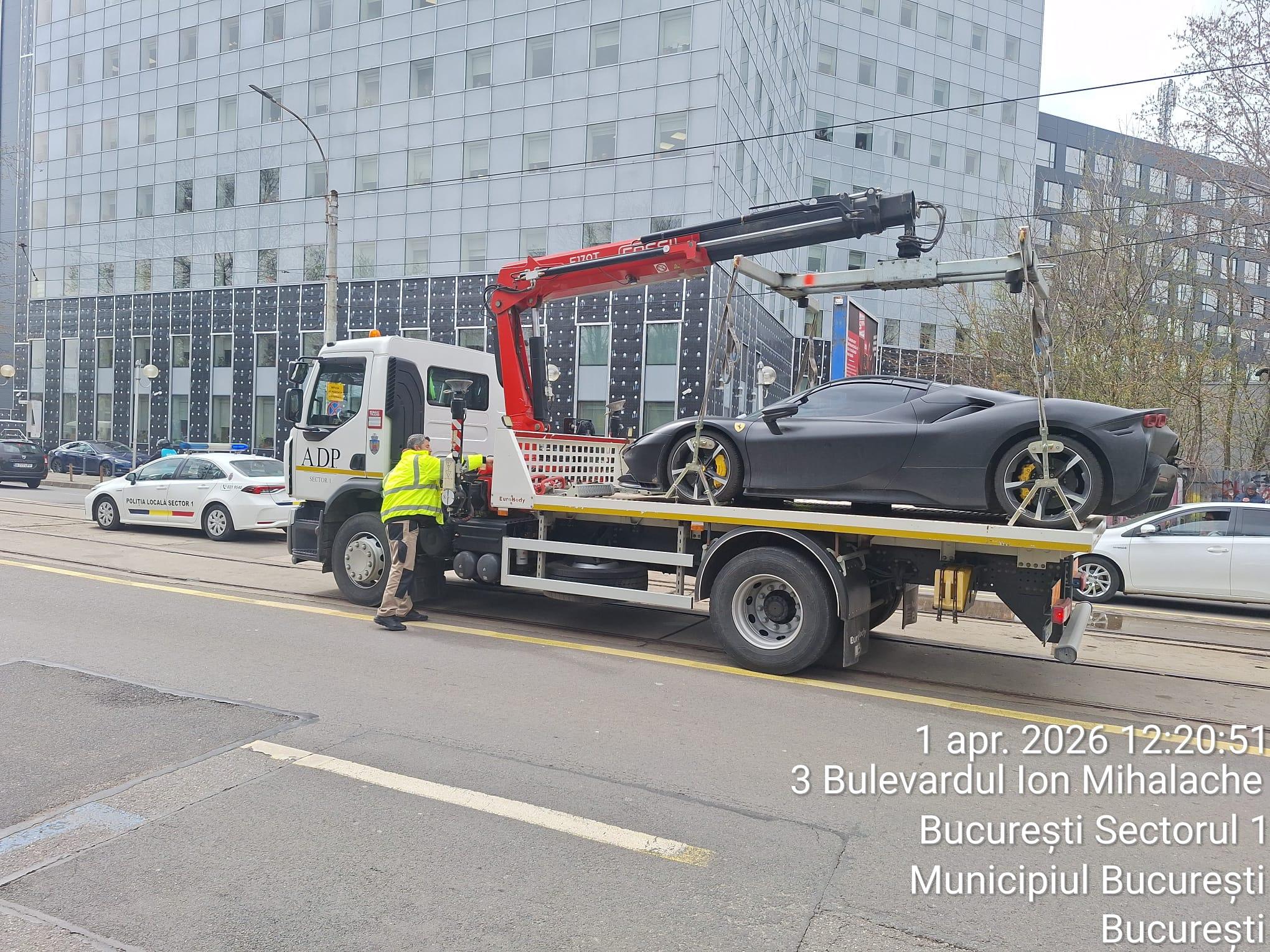 Și-a parcat Ferrariul pe linia de tramvai în Capitală. Cât trebuie să plătească bucureșteanul pentru tupeu
